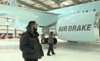 Drake s’offre un énorme avion à son nom : le « Air Drake » ! (Vidéo)