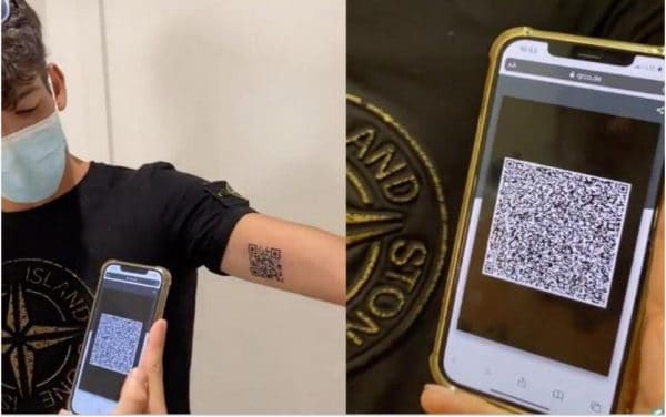 Un étudiant se fait tatouer son QR code du pass sanitaire sur le bras