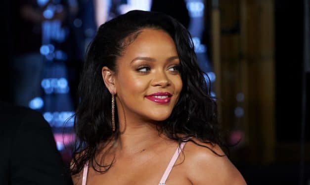 Rihanna milliardaire et sous le choc d’être félicitée pour de l’argent