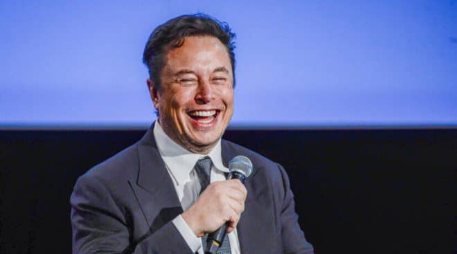 Elon Musk reste l’homme le plus riche du monde malgré une perte de 100 milliards